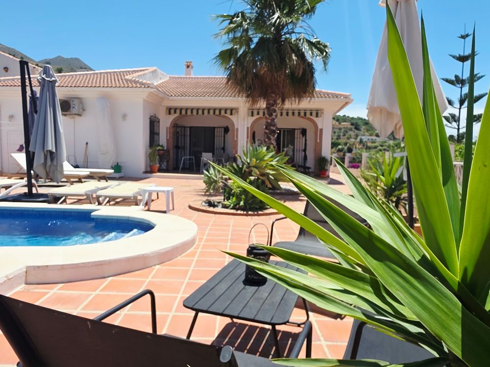 Villa en Canillas De Albaida, Malaga - foto 1